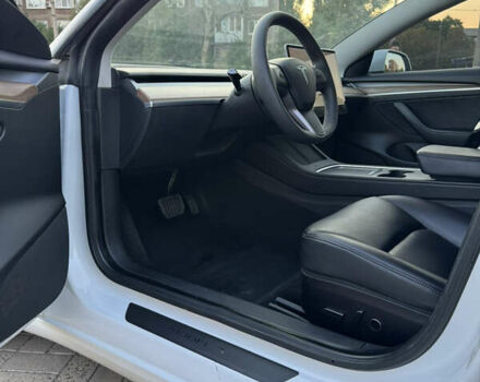 Белый Тесла Модель 3, объемом двигателя 0 л и пробегом 114 тыс. км за 18500 $, фото 4 на Automoto.ua