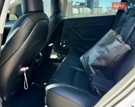 Білий Тесла Модель 3, об'ємом двигуна 0 л та пробігом 72 тис. км за 23000 $, фото 15 на Automoto.ua