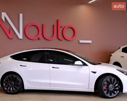 Білий Тесла Модель 3, об'ємом двигуна 0 л та пробігом 60 тис. км за 22900 $, фото 7 на Automoto.ua
