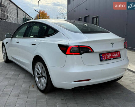 Белый Тесла Модель 3, объемом двигателя 0 л и пробегом 214 тыс. км за 16300 $, фото 4 на Automoto.ua