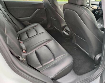 Белый Тесла Модель 3, объемом двигателя 0 л и пробегом 47 тыс. км за 17000 $, фото 5 на Automoto.ua