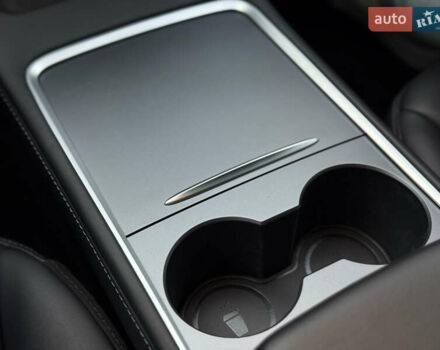 Белый Тесла Модель 3, объемом двигателя 0 л и пробегом 70 тыс. км за 22600 $, фото 38 на Automoto.ua