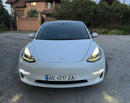 Білий Тесла Модель 3, об'ємом двигуна 0 л та пробігом 104 тис. км за 22000 $, фото 2 на Automoto.ua