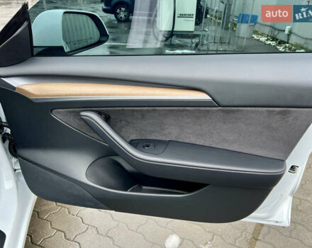 Білий Тесла Модель 3, об'ємом двигуна 0 л та пробігом 5 тис. км за 22500 $, фото 28 на Automoto.ua