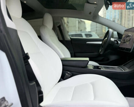 Белый Тесла Модель 3, объемом двигателя 0 л и пробегом 60 тыс. км за 22900 $, фото 16 на Automoto.ua