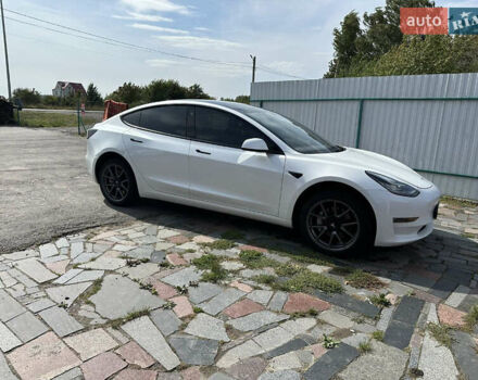 Білий Тесла Модель 3, об'ємом двигуна 0 л та пробігом 79 тис. км за 21700 $, фото 2 на Automoto.ua