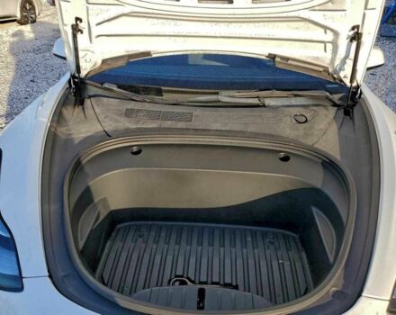 Белый Тесла Модель 3, объемом двигателя 0 л и пробегом 70 тыс. км за 5500 $, фото 10 на Automoto.ua