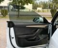 Белый Тесла Модель 3, объемом двигателя 0 л и пробегом 83 тыс. км за 20200 $, фото 59 на Automoto.ua