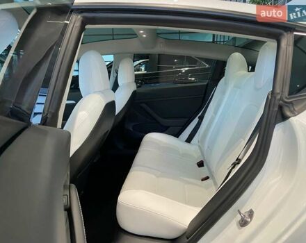 Белый Тесла Модель 3, объемом двигателя 0 л и пробегом 18 тыс. км за 28999 $, фото 29 на Automoto.ua