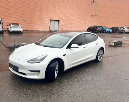 Білий Тесла Модель 3, об'ємом двигуна 0 л та пробігом 60 тис. км за 21000 $, фото 2 на Automoto.ua