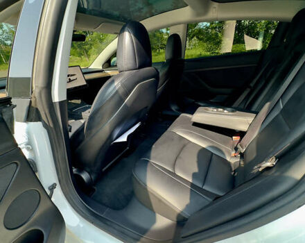 Белый Тесла Модель 3, объемом двигателя 0 л и пробегом 65 тыс. км за 22000 $, фото 15 на Automoto.ua