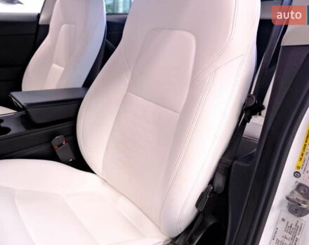 Білий Тесла Модель 3, об'ємом двигуна 0 л та пробігом 60 тис. км за 22900 $, фото 28 на Automoto.ua