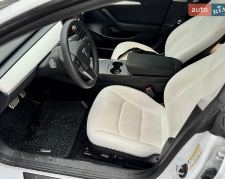 Білий Тесла Модель 3, об'ємом двигуна 0 л та пробігом 89 тис. км за 22000 $, фото 17 на Automoto.ua