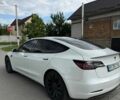 Білий Тесла Модель 3, об'ємом двигуна 0 л та пробігом 64 тис. км за 22500 $, фото 5 на Automoto.ua