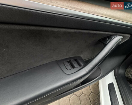 Білий Тесла Модель 3, об'ємом двигуна 0 л та пробігом 110 тис. км за 16900 $, фото 23 на Automoto.ua