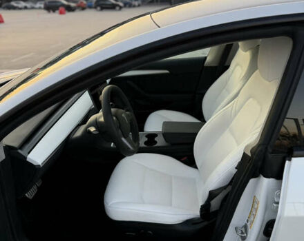 Белый Тесла Модель 3, объемом двигателя 0 л и пробегом 77 тыс. км за 25000 $, фото 9 на Automoto.ua