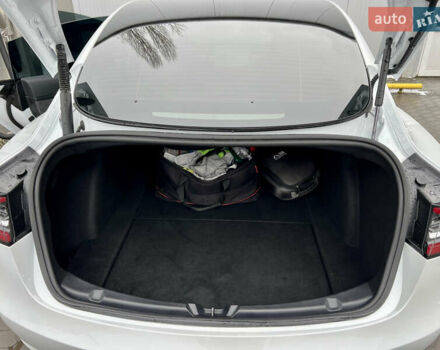 Білий Тесла Модель 3, об'ємом двигуна 0 л та пробігом 5 тис. км за 22500 $, фото 19 на Automoto.ua