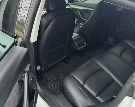 Белый Тесла Модель 3, объемом двигателя 0 л и пробегом 132 тыс. км за 21999 $, фото 7 на Automoto.ua