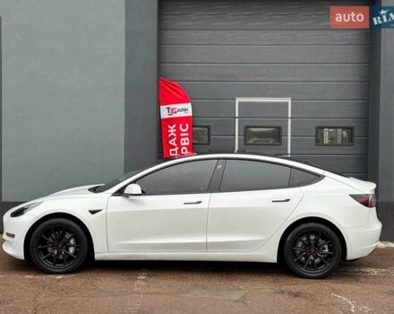 Білий Тесла Модель 3, об'ємом двигуна 0 л та пробігом 117 тис. км за 20999 $, фото 5 на Automoto.ua