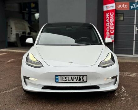 Білий Тесла Модель 3, об'ємом двигуна 0 л та пробігом 117 тис. км за 20999 $, фото 2 на Automoto.ua