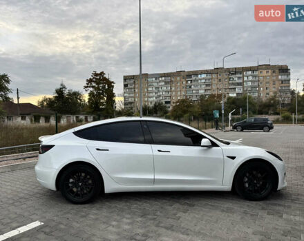 Белый Тесла Модель 3, объемом двигателя 0 л и пробегом 70 тыс. км за 22600 $, фото 20 на Automoto.ua