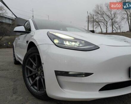 Белый Тесла Модель 3, объемом двигателя 0 л и пробегом 118 тыс. км за 21999 $, фото 2 на Automoto.ua
