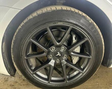 Белый Тесла Модель 3, объемом двигателя 0 л и пробегом 125 тыс. км за 22000 $, фото 1 на Automoto.ua