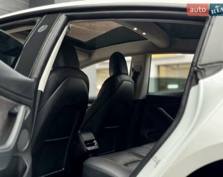 Білий Тесла Модель 3, об'ємом двигуна 0 л та пробігом 117 тис. км за 20999 $, фото 15 на Automoto.ua