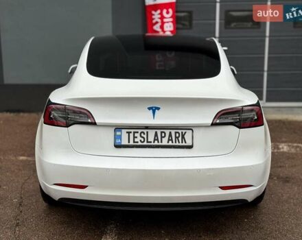 Білий Тесла Модель 3, об'ємом двигуна 0 л та пробігом 117 тис. км за 20999 $, фото 8 на Automoto.ua