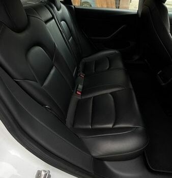 Белый Тесла Модель 3, объемом двигателя 0 л и пробегом 130 тыс. км за 18499 $, фото 47 на Automoto.ua