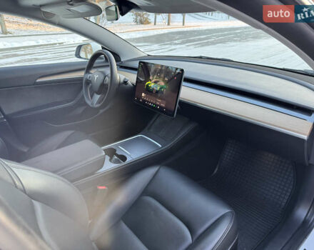 Білий Тесла Модель 3, об'ємом двигуна 0 л та пробігом 129 тис. км за 21999 $, фото 11 на Automoto.ua