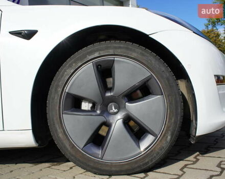 Білий Тесла Модель 3, об'ємом двигуна 0 л та пробігом 33 тис. км за 20700 $, фото 38 на Automoto.ua