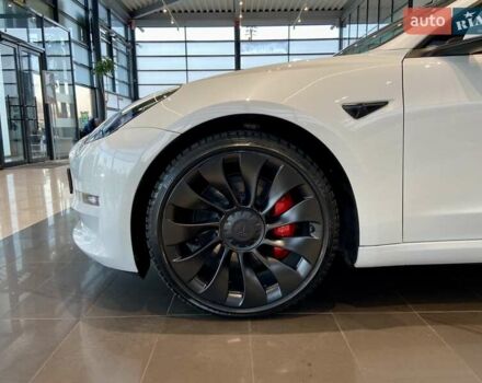 Белый Тесла Модель 3, объемом двигателя 0 л и пробегом 18 тыс. км за 28999 $, фото 3 на Automoto.ua