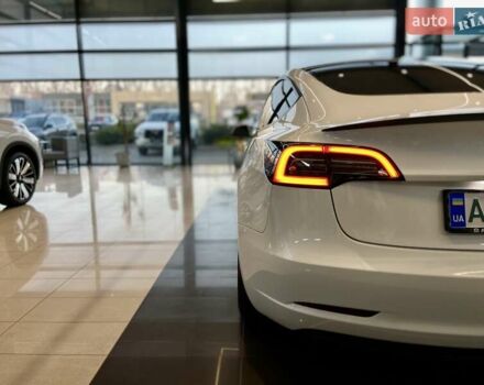 Белый Тесла Модель 3, объемом двигателя 0 л и пробегом 18 тыс. км за 28999 $, фото 8 на Automoto.ua