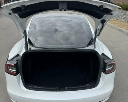 Белый Тесла Модель 3, объемом двигателя 0 л и пробегом 26 тыс. км за 26800 $, фото 4 на Automoto.ua