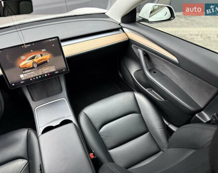 Белый Тесла Модель 3, объемом двигателя 0 л и пробегом 70 тыс. км за 22600 $, фото 33 на Automoto.ua