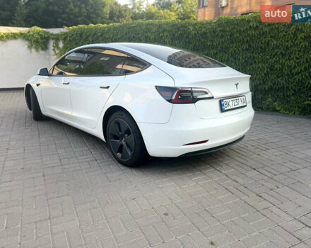 Белый Тесла Модель 3, объемом двигателя 0 л и пробегом 88 тыс. км за 21900 $, фото 5 на Automoto.ua