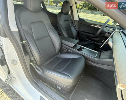 Белый Тесла Модель 3, объемом двигателя 0 л и пробегом 13 тыс. км за 23500 $, фото 21 на Automoto.ua