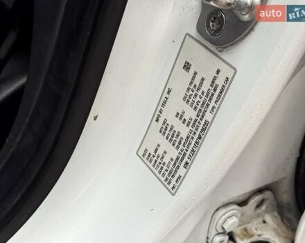 Білий Тесла Модель 3, об'ємом двигуна 0 л та пробігом 117 тис. км за 20999 $, фото 25 на Automoto.ua