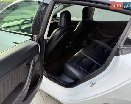 Белый Тесла Модель 3, объемом двигателя 0 л и пробегом 214 тыс. км за 16300 $, фото 10 на Automoto.ua