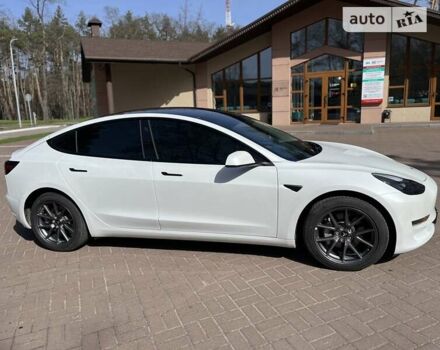 Білий Тесла Модель 3, об'ємом двигуна 0 л та пробігом 23 тис. км за 30000 $, фото 2 на Automoto.ua