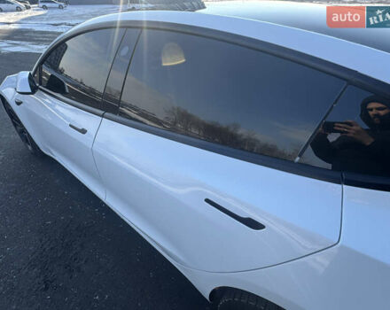 Білий Тесла Модель 3, об'ємом двигуна 0 л та пробігом 47 тис. км за 24500 $, фото 19 на Automoto.ua