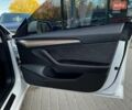 Білий Тесла Модель 3, об'ємом двигуна 0 л та пробігом 155 тис. км за 20655 $, фото 32 на Automoto.ua