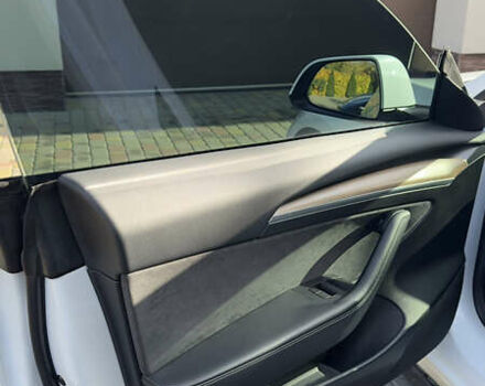 Білий Тесла Модель 3, об'ємом двигуна 0 л та пробігом 65 тис. км за 33500 $, фото 7 на Automoto.ua