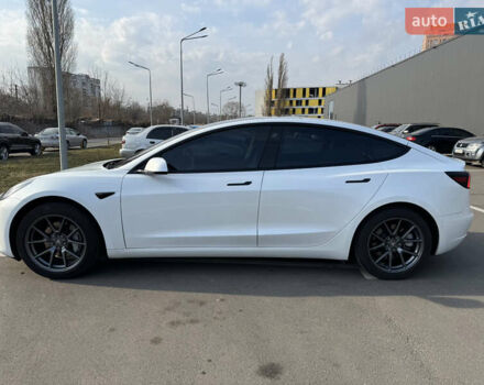 Білий Тесла Модель 3, об'ємом двигуна 0 л та пробігом 64 тис. км за 25990 $, фото 5 на Automoto.ua