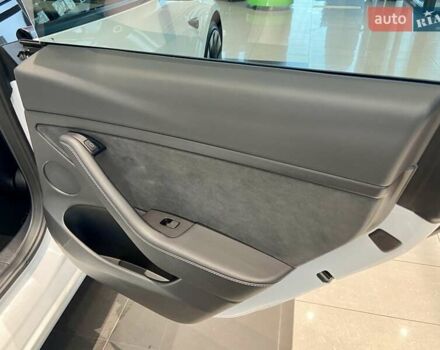 Белый Тесла Модель 3, объемом двигателя 0 л и пробегом 18 тыс. км за 28999 $, фото 32 на Automoto.ua