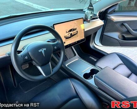 Білий Тесла Модель 3, об'ємом двигуна 0.21 л та пробігом 80 тис. км за 18500 $, фото 10 на Automoto.ua