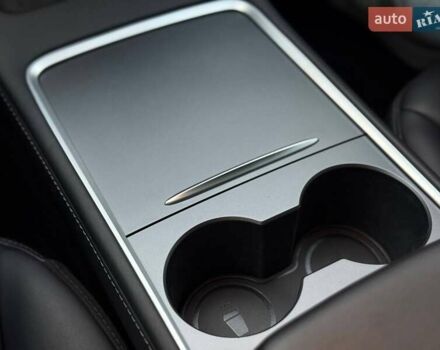 Белый Тесла Модель 3, объемом двигателя 0 л и пробегом 70 тыс. км за 22600 $, фото 44 на Automoto.ua