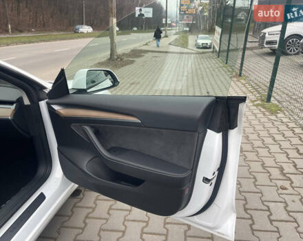 Белый Тесла Модель 3, объемом двигателя 0 л и пробегом 95 тыс. км за 22500 $, фото 18 на Automoto.ua