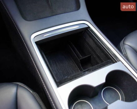 Білий Тесла Модель 3, об'ємом двигуна 0 л та пробігом 33 тис. км за 20700 $, фото 24 на Automoto.ua